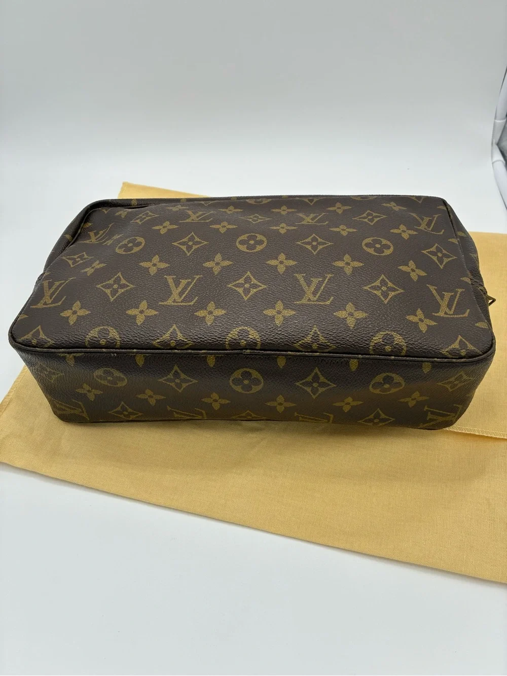 Louis Vuitton vintage monogram trousse 28 toiletry  bag with LV dust bag